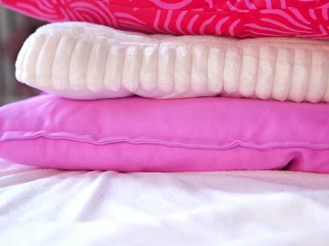 Vesia's BongaCams show and profile