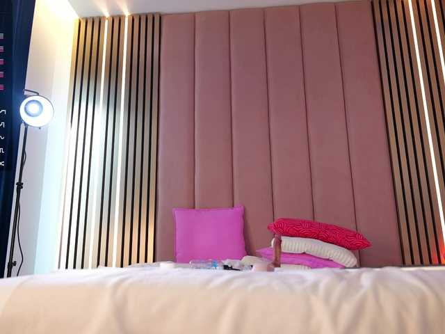 Vesia's BongaCams show and profile