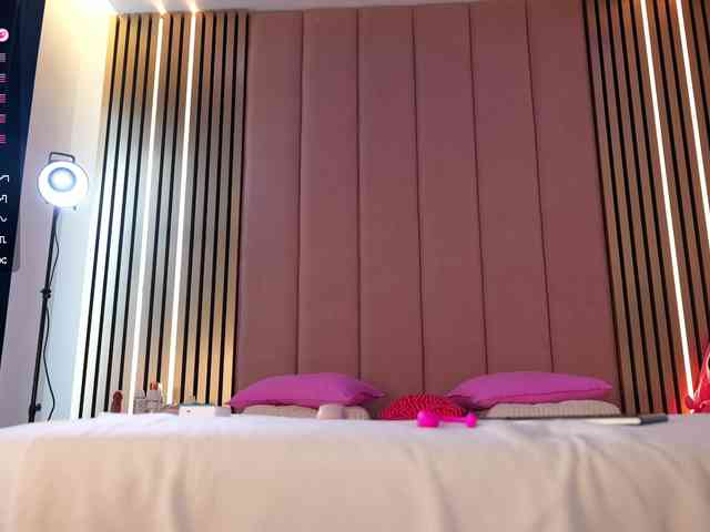 Vesia Live Webcam on BongaCams