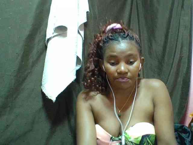 NoeLah Live Webcam on BongaCams