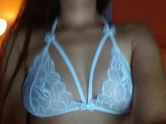 ZashaFoxxy webcam