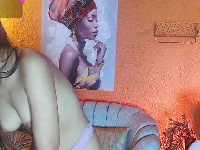 ZashaFoxxy webcam