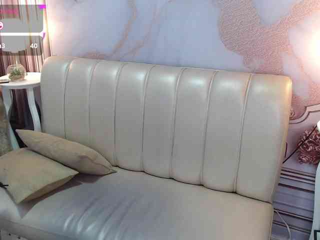 ZashaFoxxy webcam