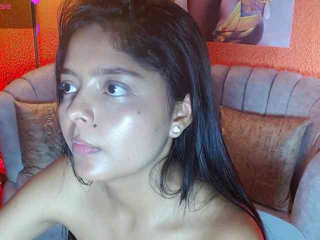 ZashaFoxxy webcam