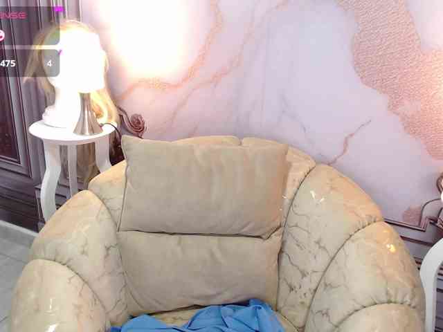 ZashaFoxxy webcam