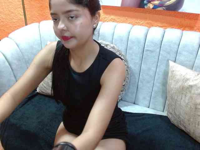 ZashaFoxxy webcam
