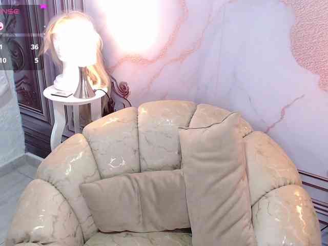 ZashaFoxxy webcam