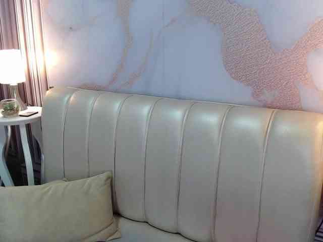 ZashaFoxxy webcam