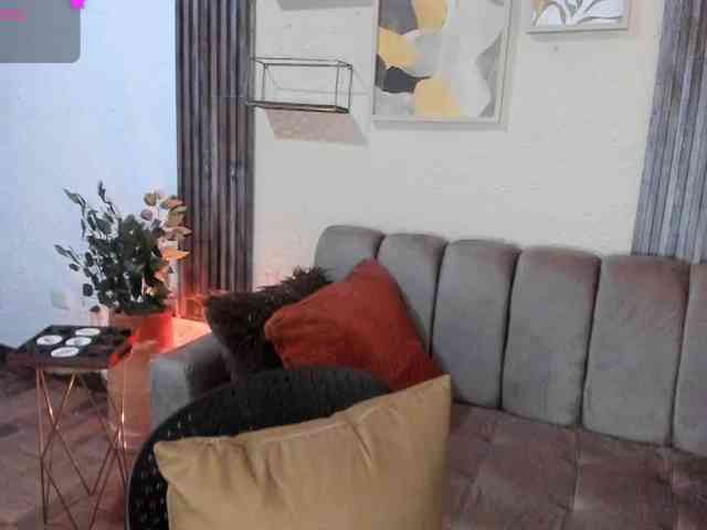 ZashaFoxxy webcam