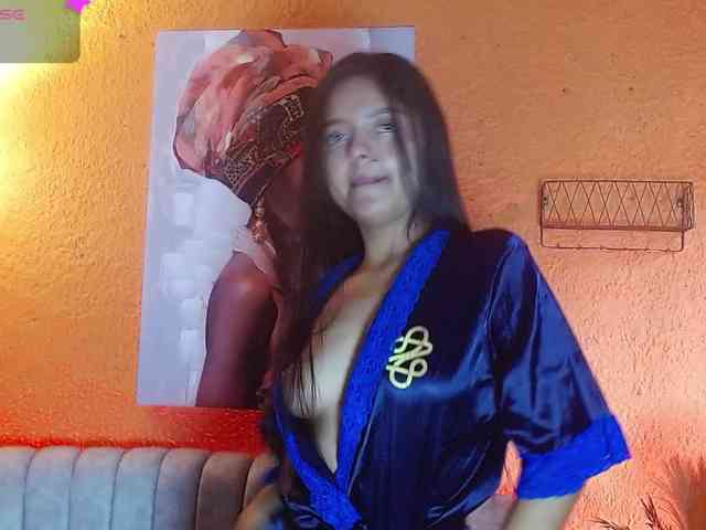 ZashaFoxxy webcam