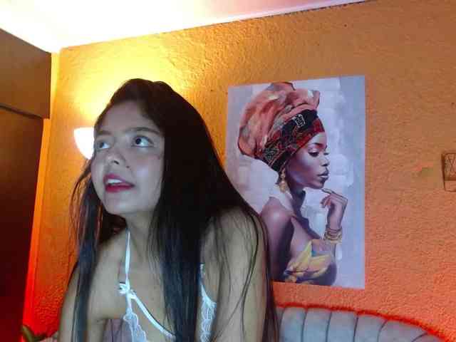 ZashaFoxxy webcam