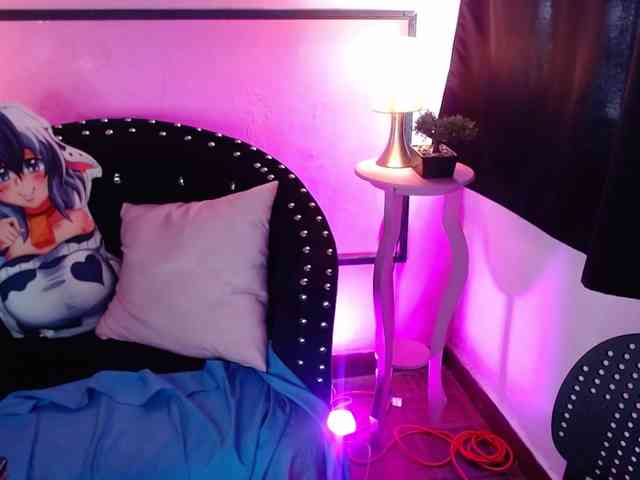 ZashaFoxxy webcam