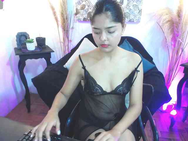 ZashaFoxxy webcam