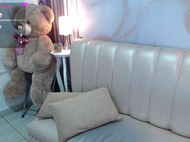 ZashaFoxxy Live Webcam on BongaCams