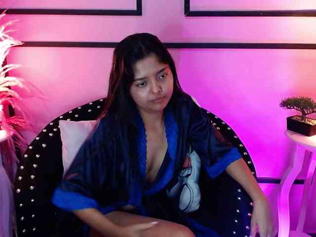 ZashaFoxxy webcam