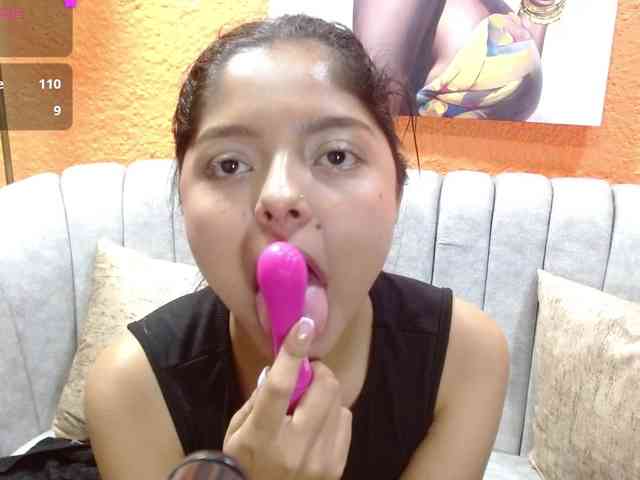 ZashaFoxxy webcam
