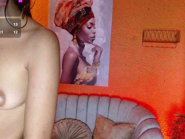 ZashaFoxxy webcam