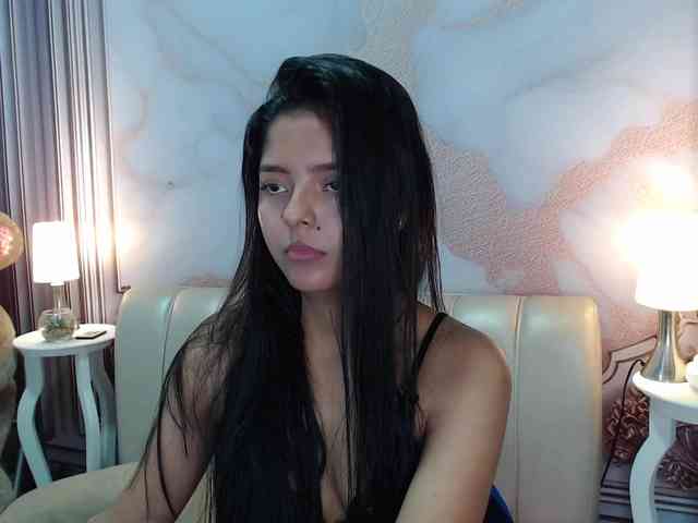 ZashaFoxxy webcam