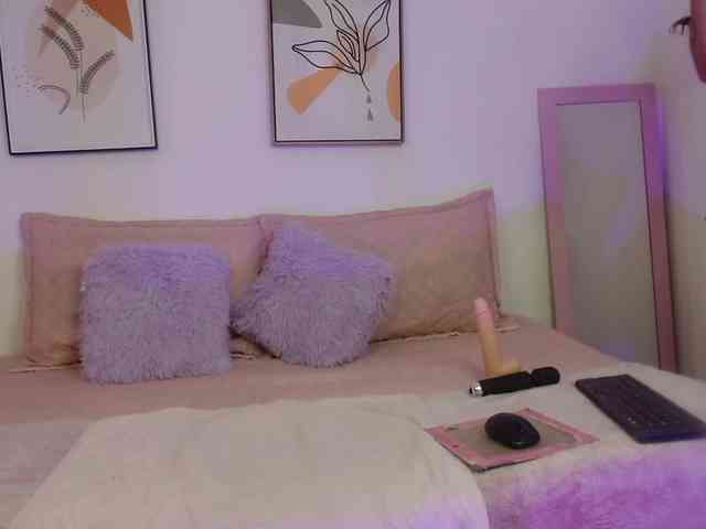 Nicolee03 webcam