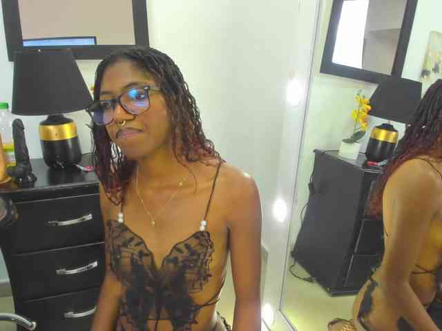 Zoee-Lane webcam