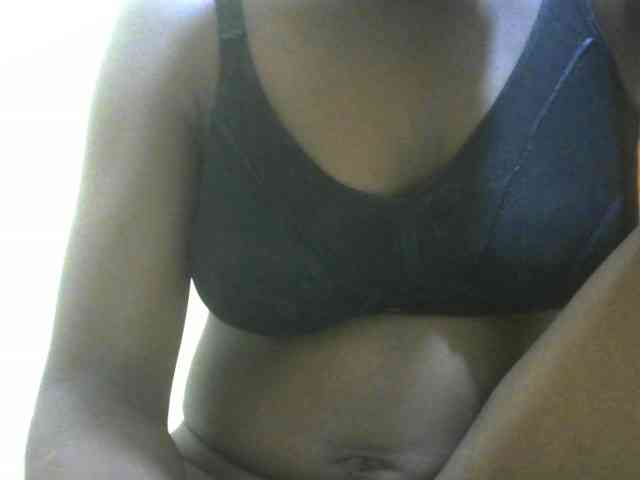 Prettybooty1 webcam