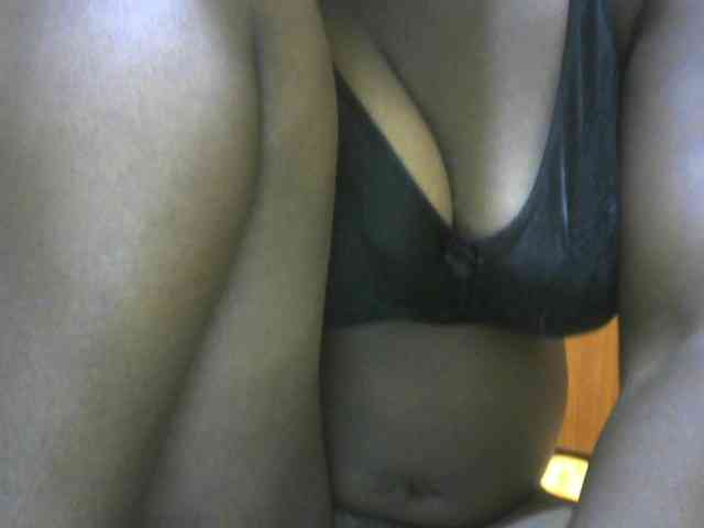 Prettybooty1 webcam