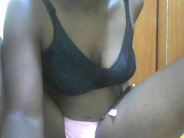 Prettybooty1 webcam