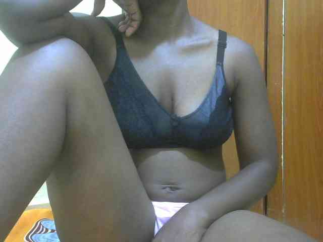 Prettybooty1 webcam