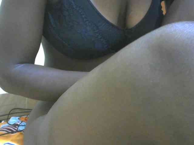 Prettybooty1 webcam