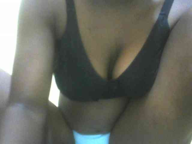 Prettybooty1 webcam