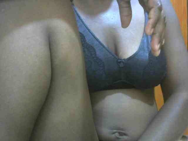 Prettybooty1 webcam