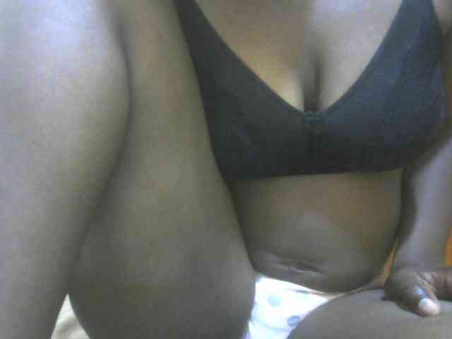 Prettybooty1 webcam