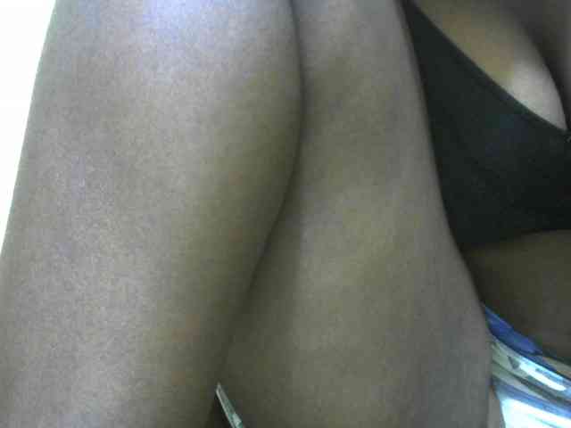 Prettybooty1 webcam