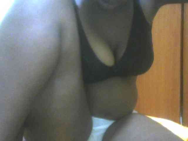 Prettybooty1 webcam