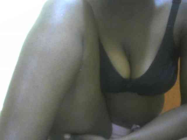 Prettybooty1 webcam