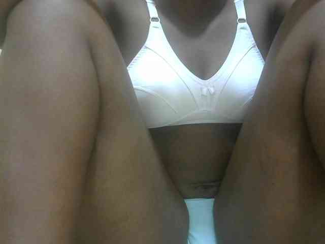Prettybooty1 webcam