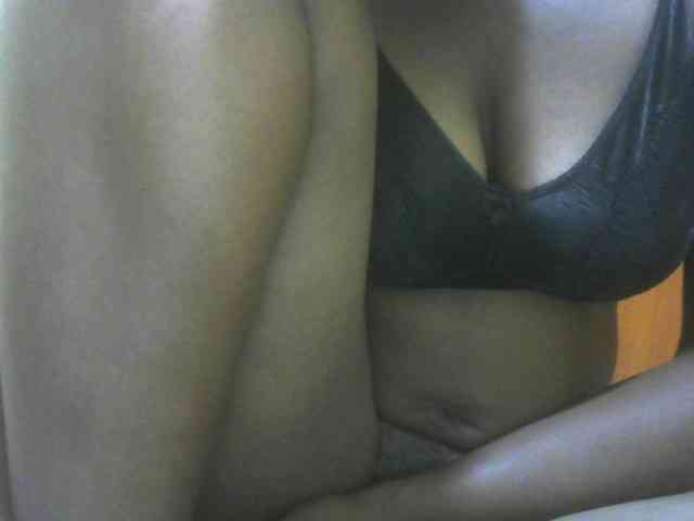Prettybooty1 webcam