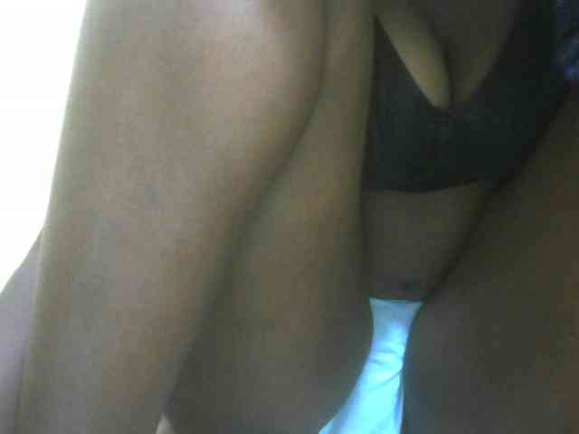 Prettybooty1 webcam