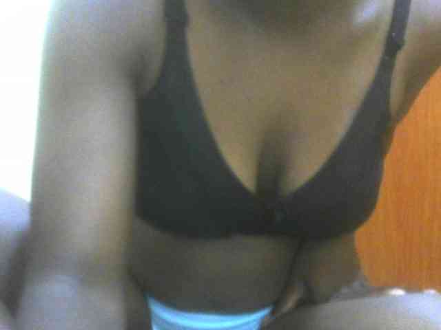 Prettybooty1 Live Webcam on BongaCams