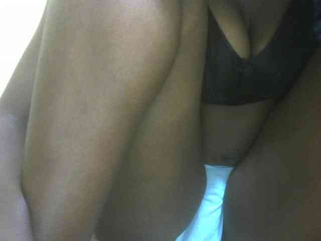 Prettybooty1 webcam