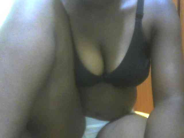 Prettybooty1 webcam