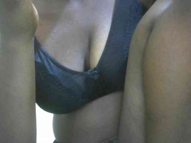 Prettybooty1 webcam