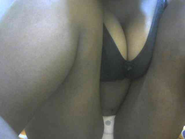 Prettybooty1 webcam
