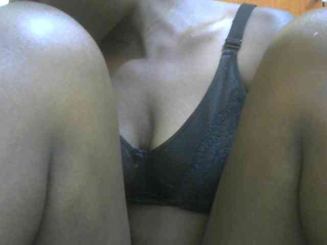 Prettybooty1 webcam