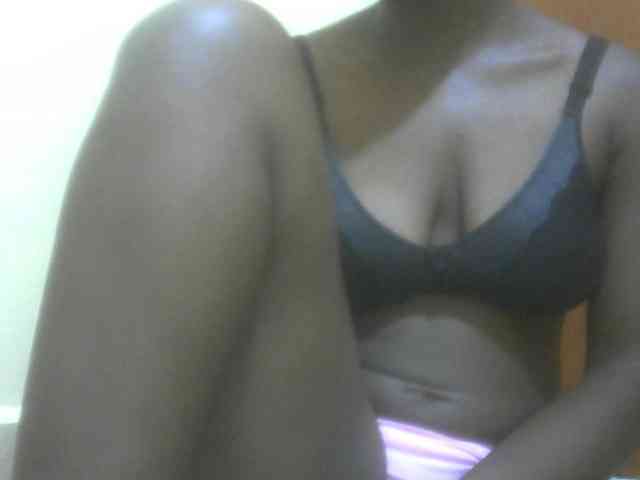 Prettybooty1 webcam