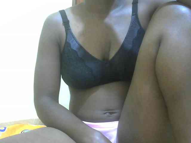 Prettybooty1 webcam