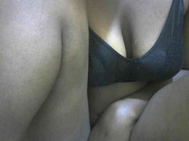 Prettybooty1 webcam
