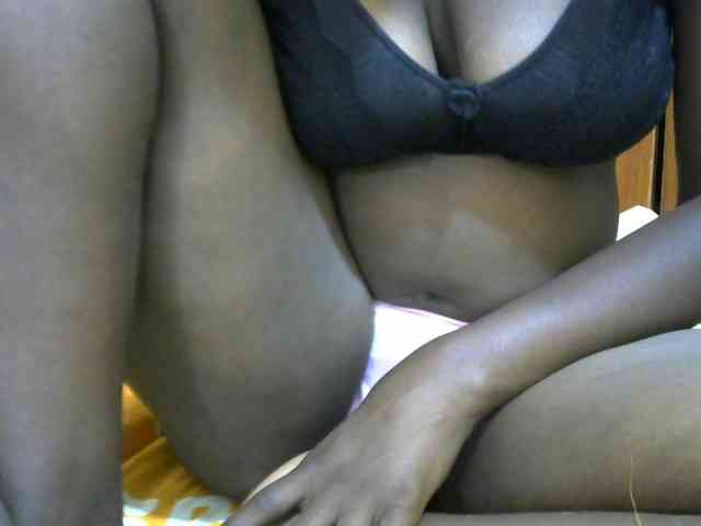 Prettybooty1 webcam