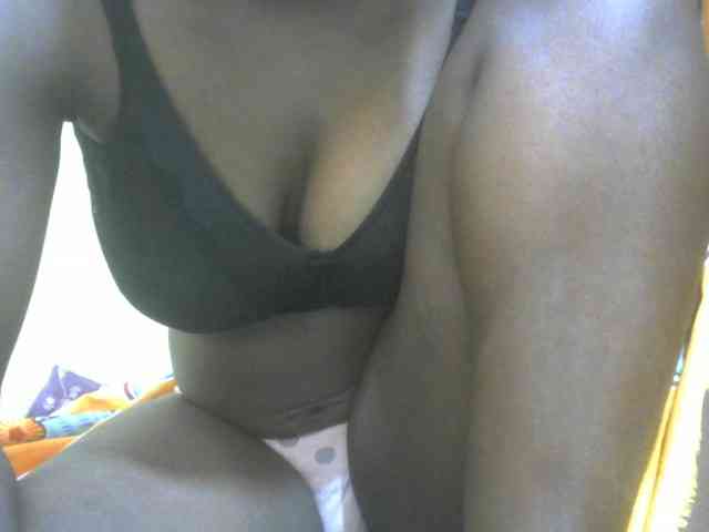 Prettybooty1 webcam