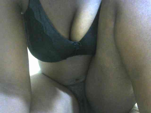 Prettybooty1 webcam